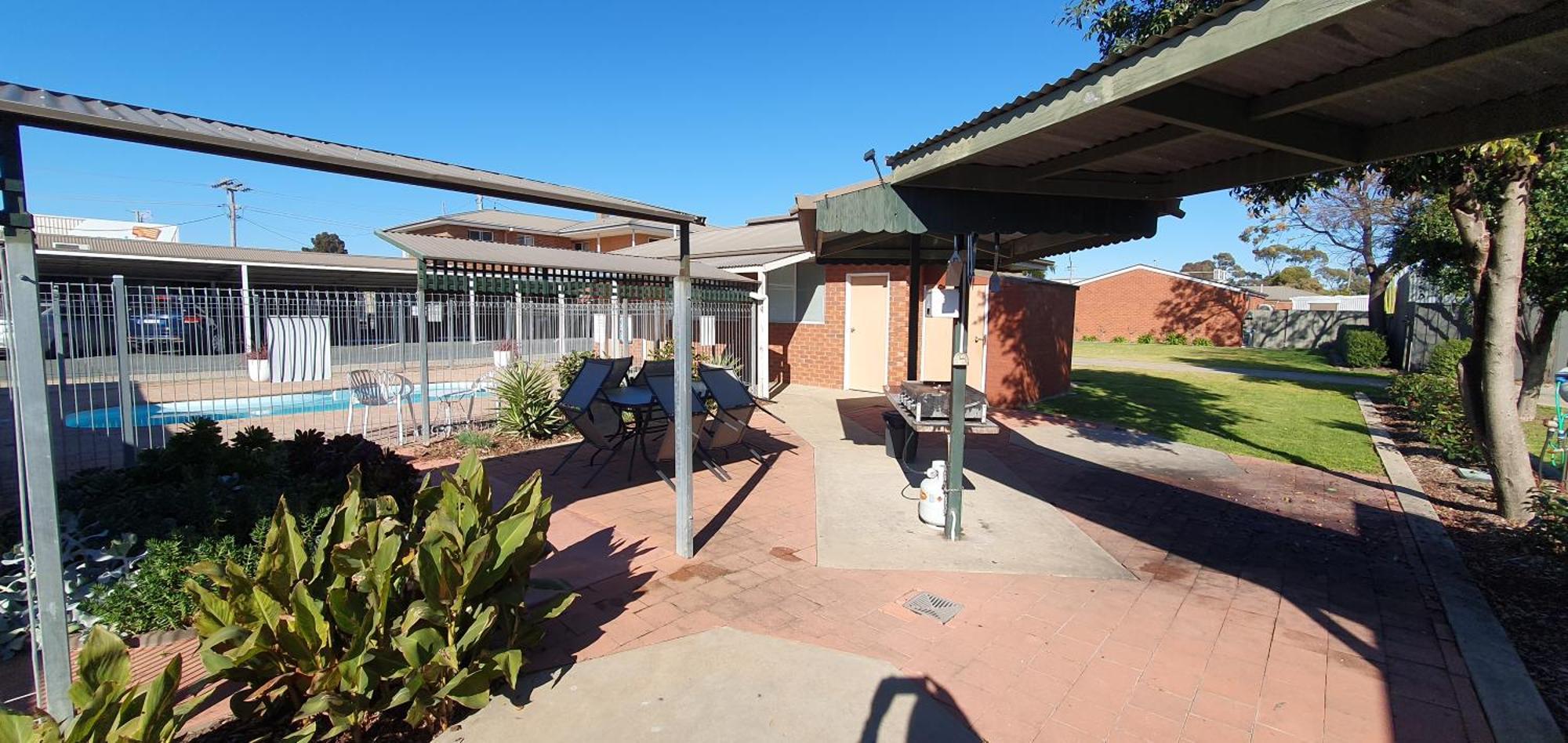 Centrepoint Motel Deniliquin Exterior photo